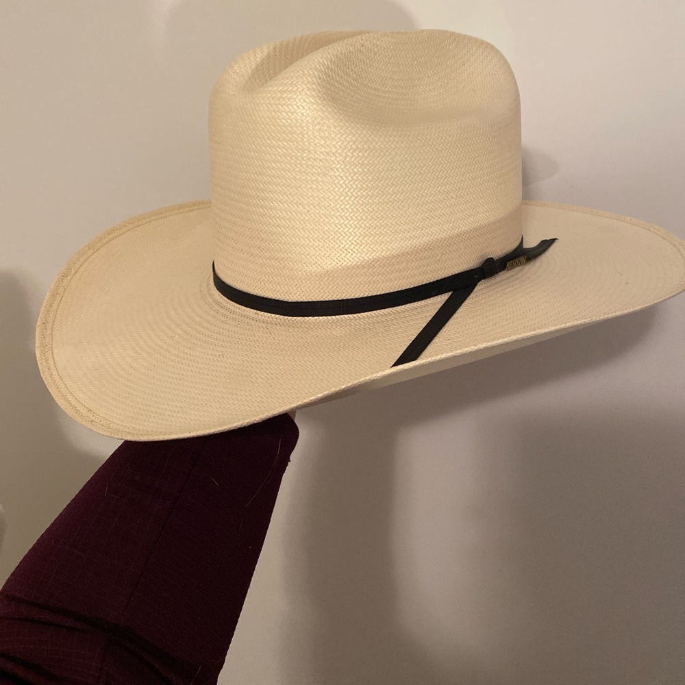 Elegant Cream Western Hat with Black Trim - Resistol for men or women